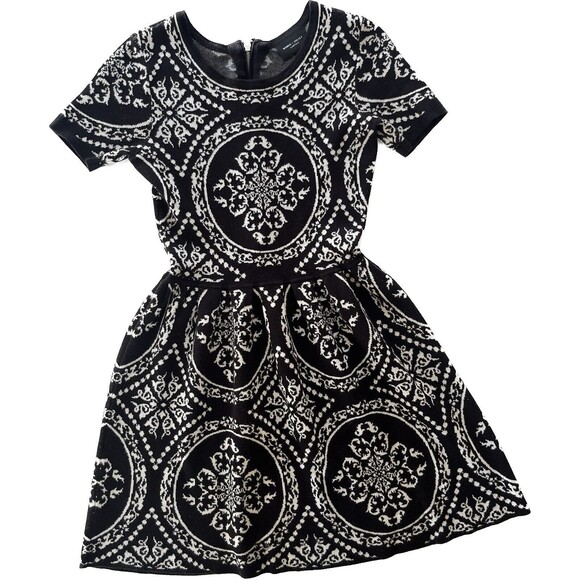 Romeo and Juliet Couture Black And White Pleated Damask Sweater Dress Women’s XS - Picture 1 of 8